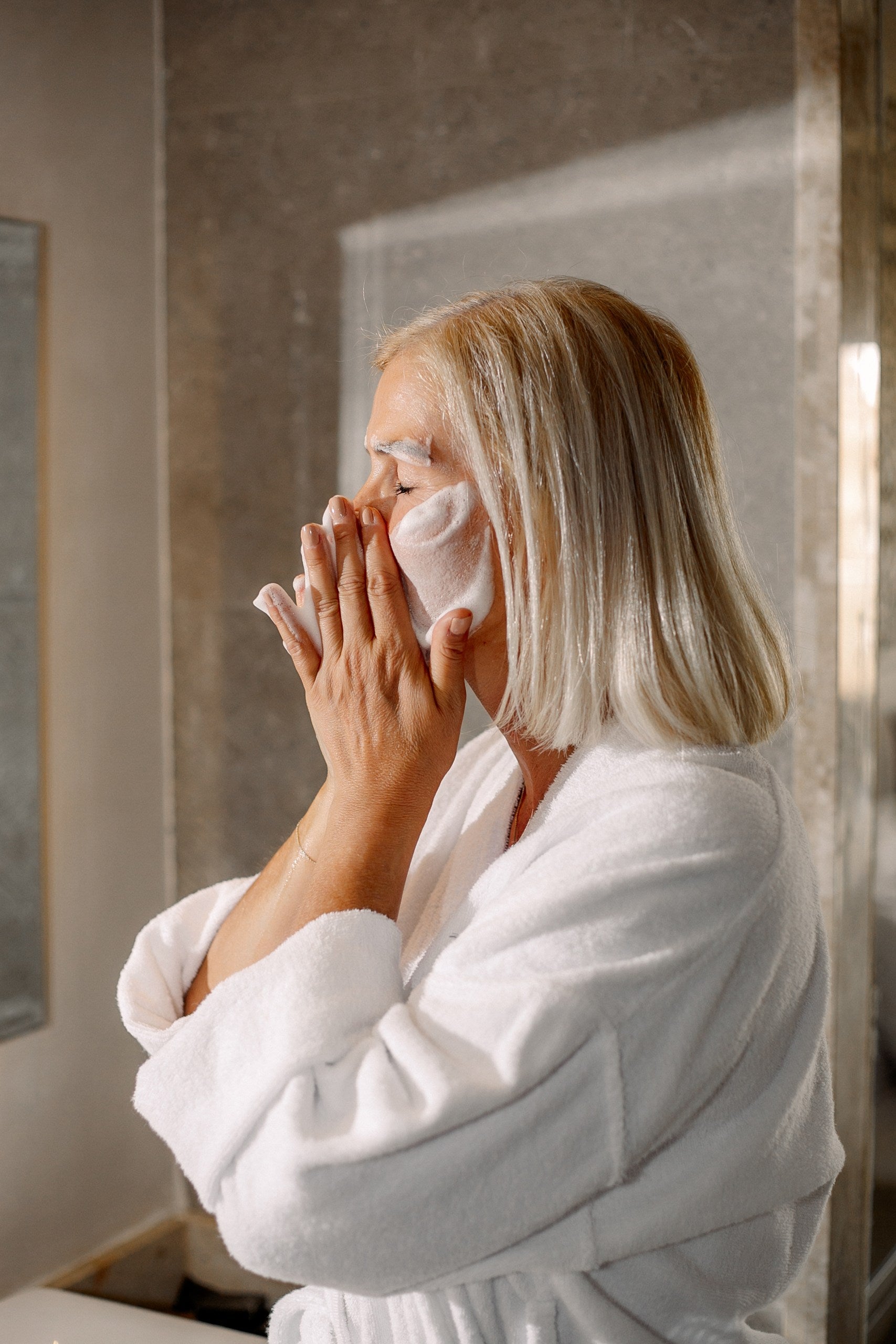 AHA CLEANSER MEDIUM FOAM