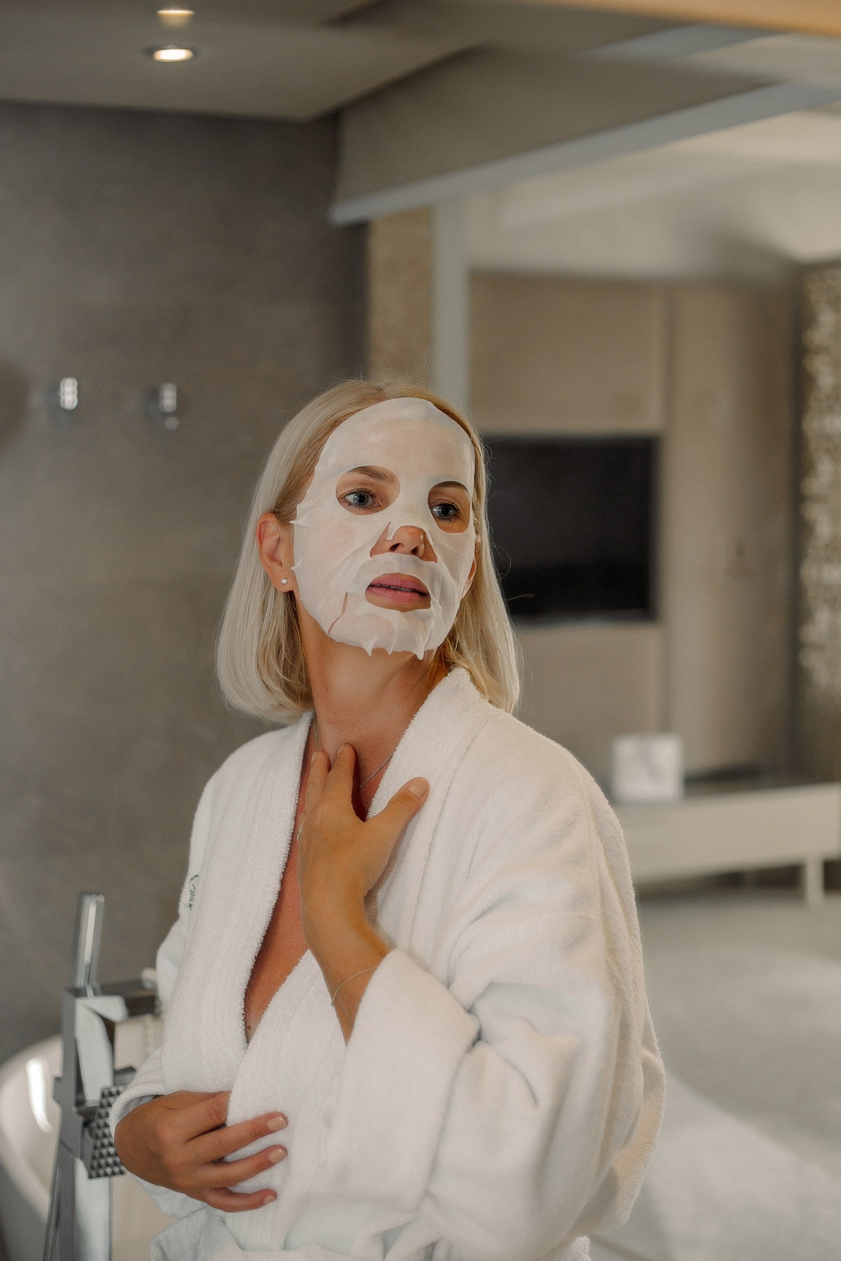 FILL IT UP FLIES MASK